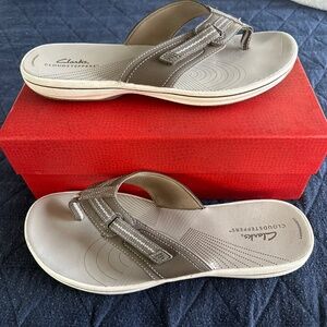 Clark’s cloud stepper flip flops